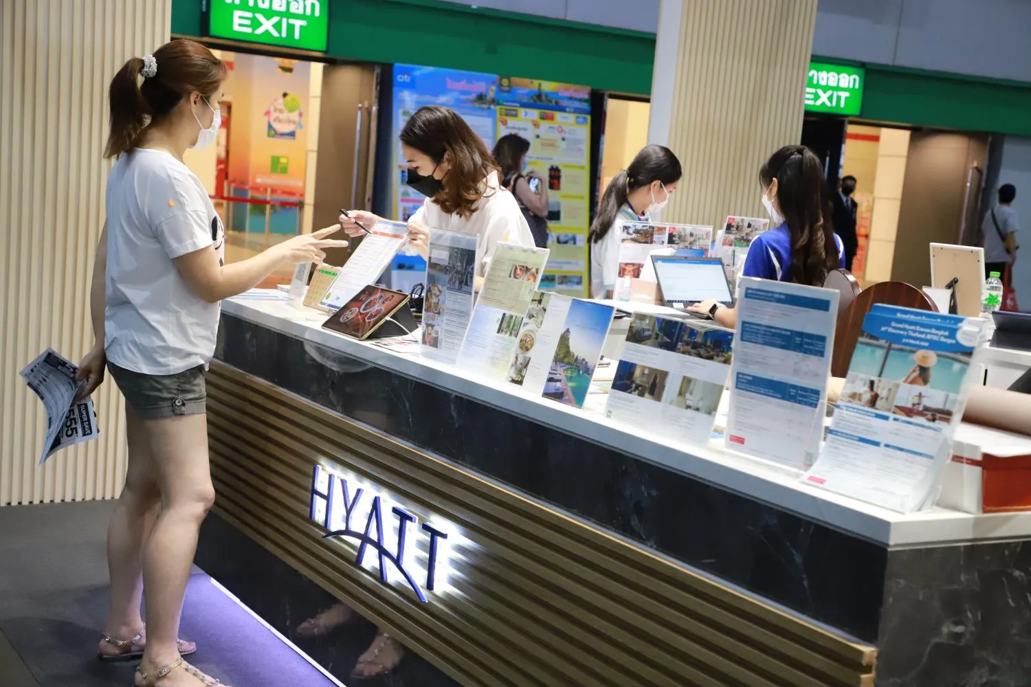 Do Thai hotels charge a deposit? Is it refundable