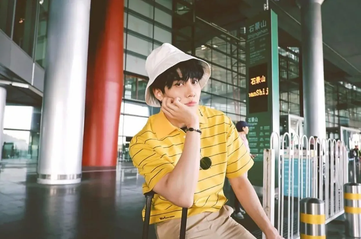 Is there a dress code at Thai Immigration