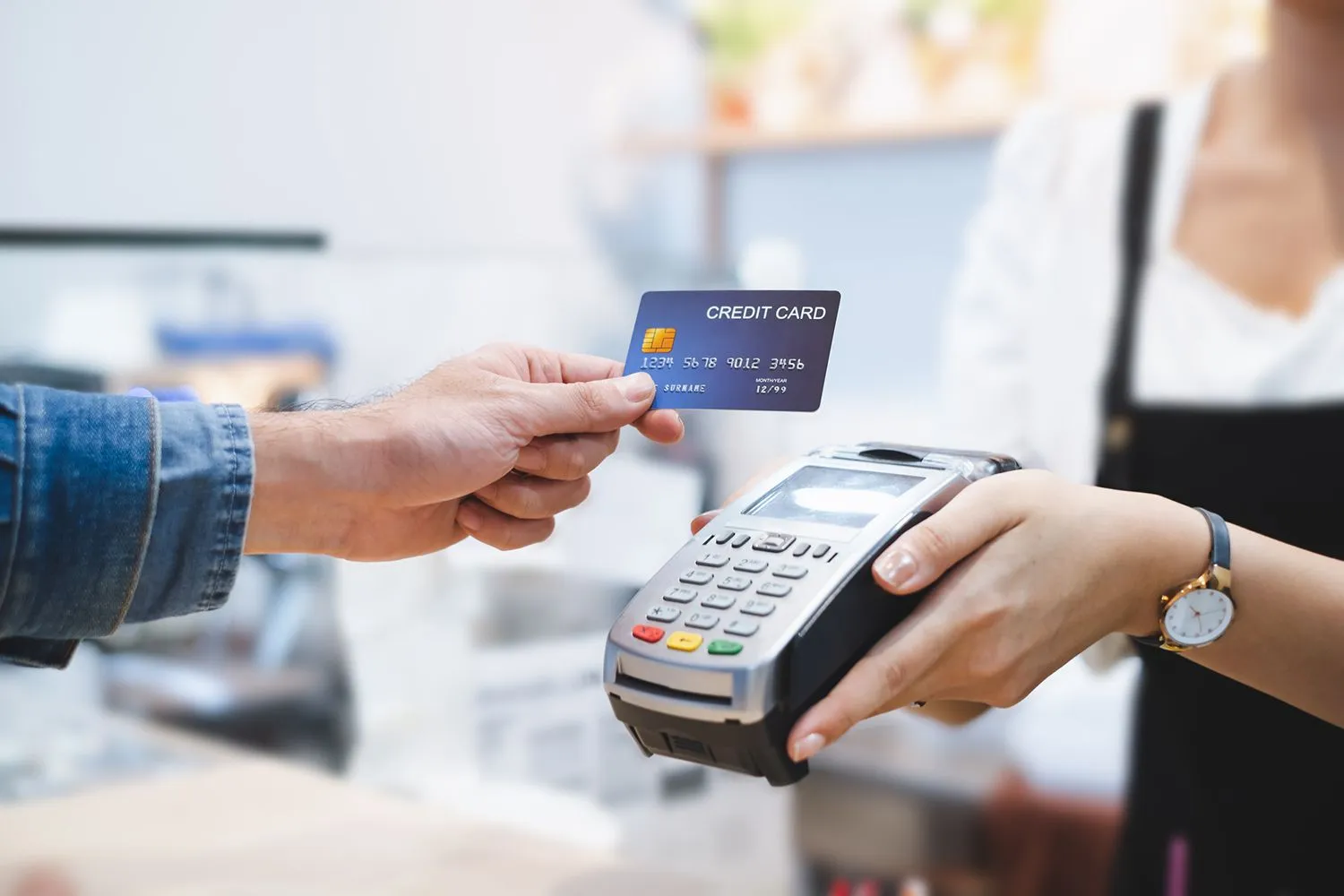 Do night markets in Thailand accept card payments