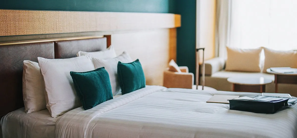 Hotel & Resorts