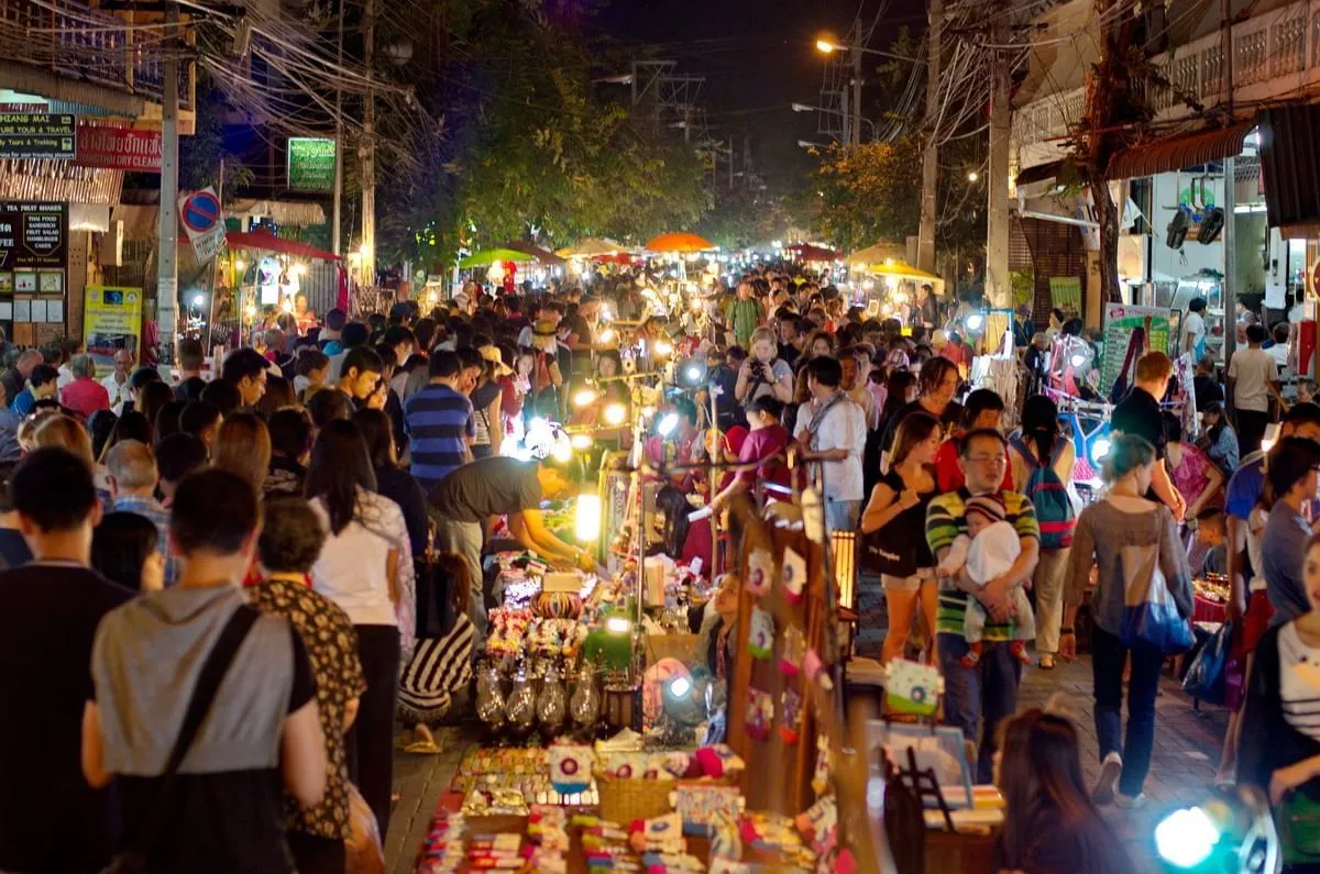 https://image-tc.galaxy.tf/wijpeg-1563bag21idvzcvn77jl1irr0/sunday-walking-street-market-chiang-mai-thailand-2013-01-13-18-57-17.jpg
