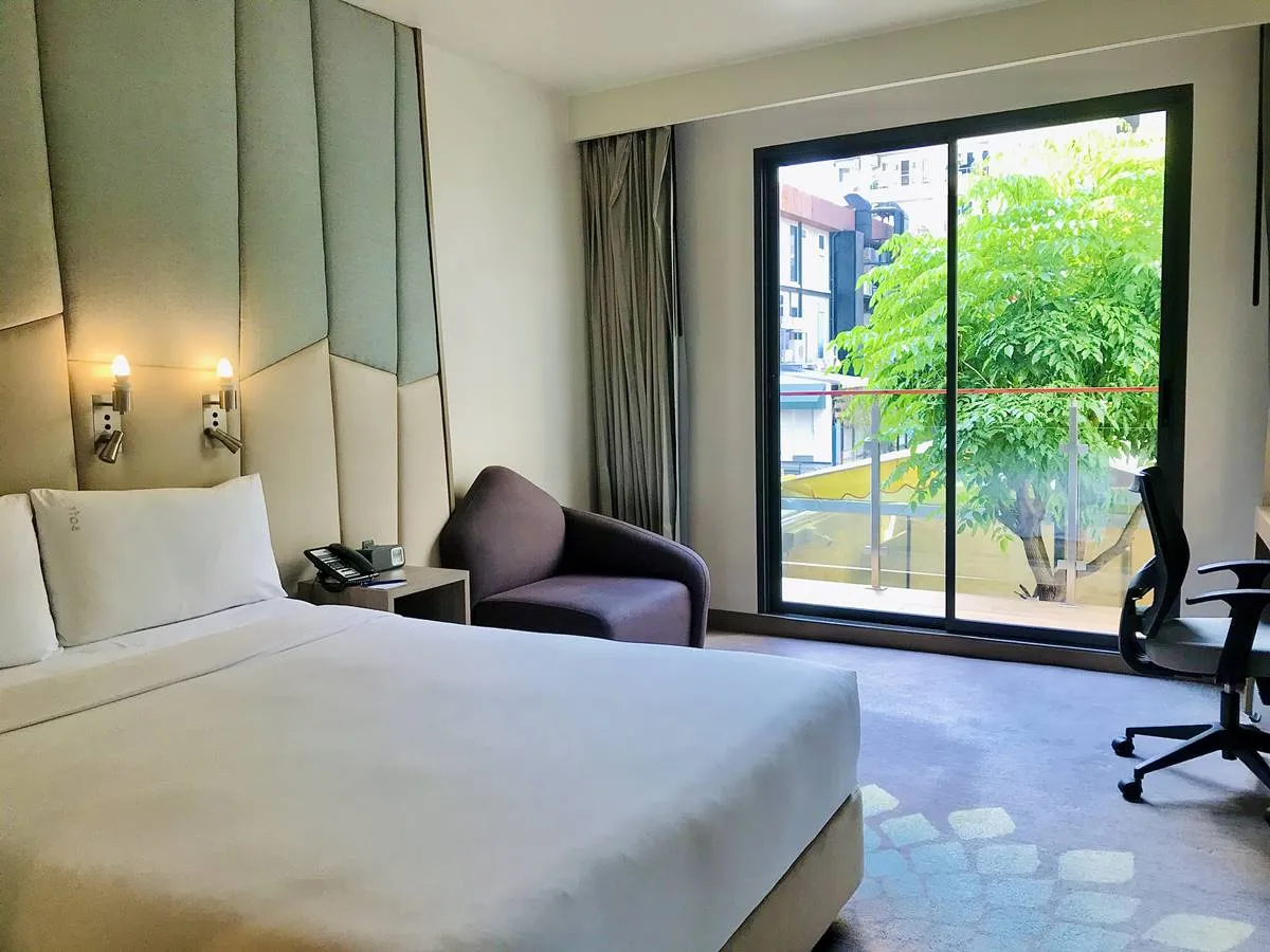 https://thaiest.com/images/asq/holiday-inn-sukhumvit-11/standard-room-balcony/standard-room-balcony-02.jpg