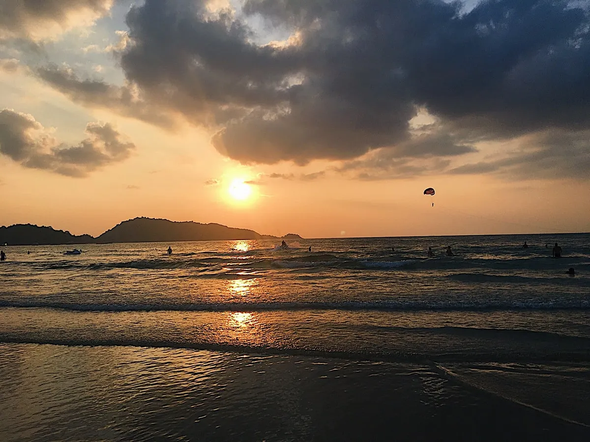 https://rawrnie.com/cdn/shop/articles/phuket-sunset-min.jpg?v=1547440209
